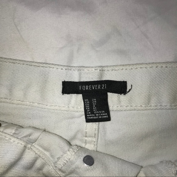 FOREVER 21 WHITE BUTTON UP SHORTS! ✨ - Picture 2 of 4